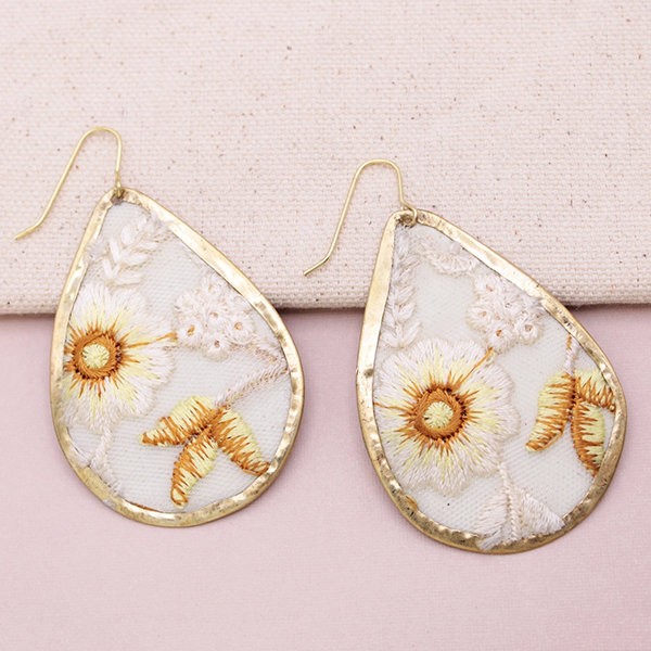 Ivory Floral Earring ♥ AC Art
