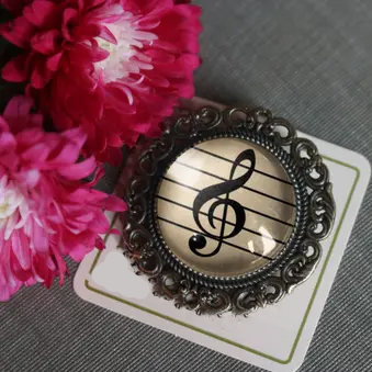 Bass Clef Brooch + AC card ♥